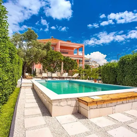 别墅 Dawn 特罗吉尔